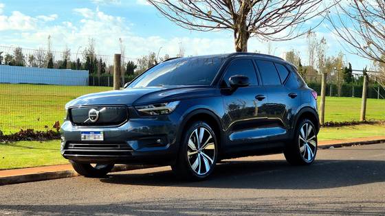 VOLVO XC40 P8 RECHARGE ELECTRIC BEV PURE AWD VOLVO XC40 P8 RECHARGE ELECTRIC BEV PURE AWD
